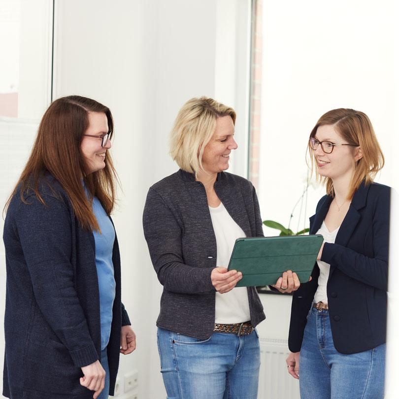 Rechtsberatung - das Team von dhs unterstützt Sie in Rechtsfragen und berät Sie auf professionellen Niveau